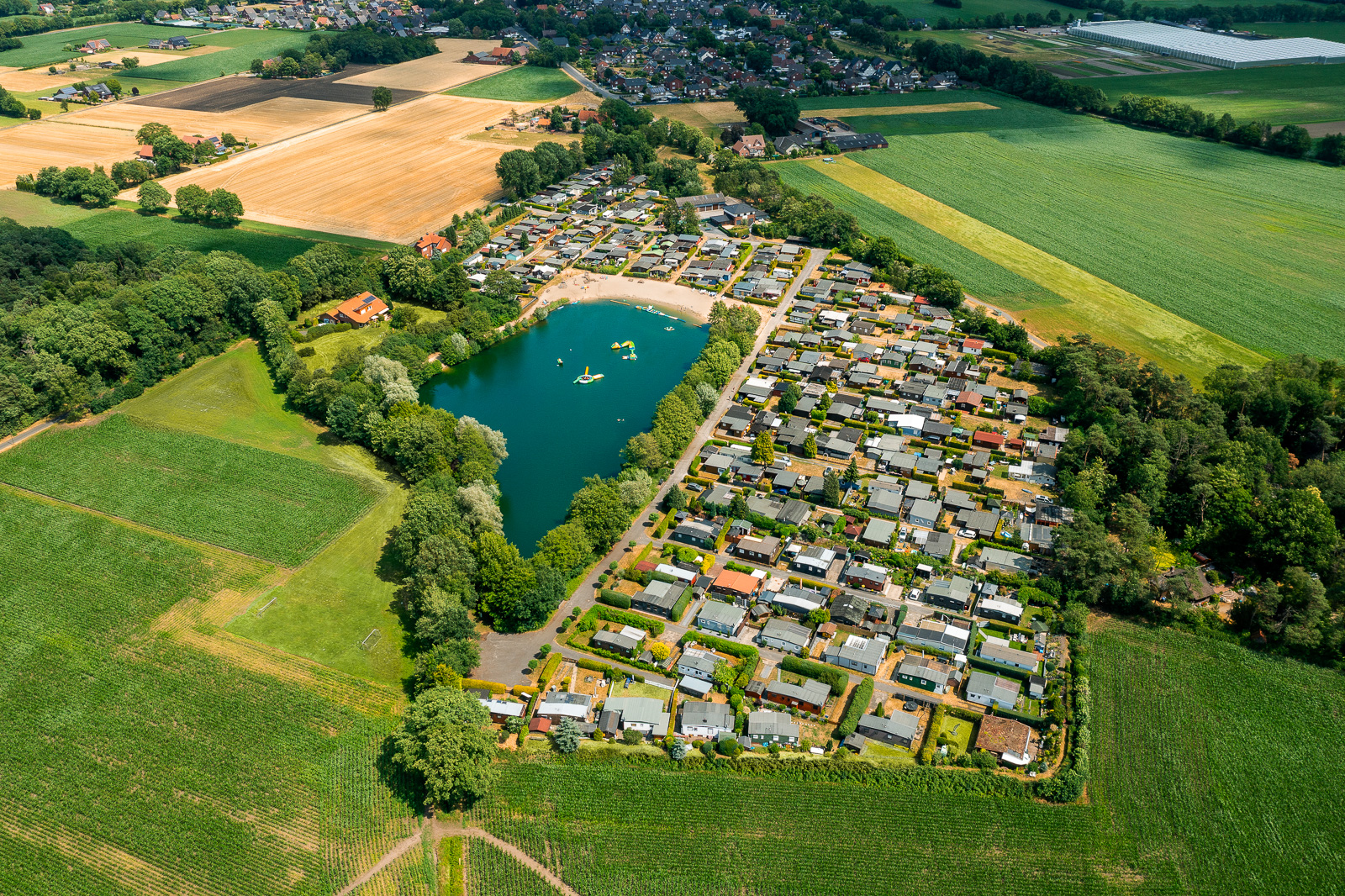 architektur in der blauen stunde